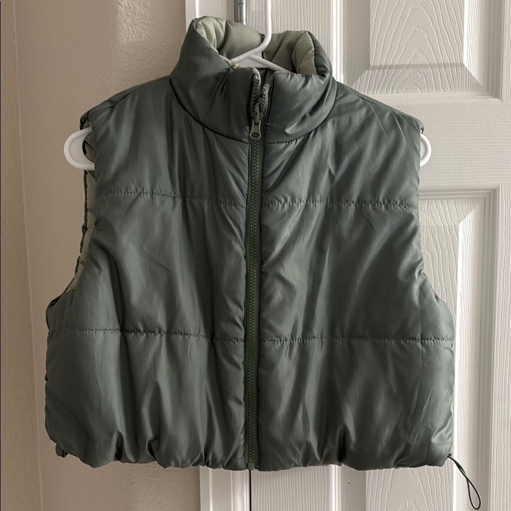 Cropped puffer vest